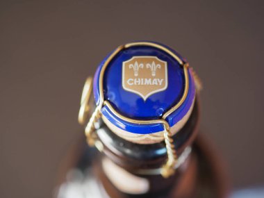 Chimay - Aralık 2019: Chimay bira şişesine imza attı