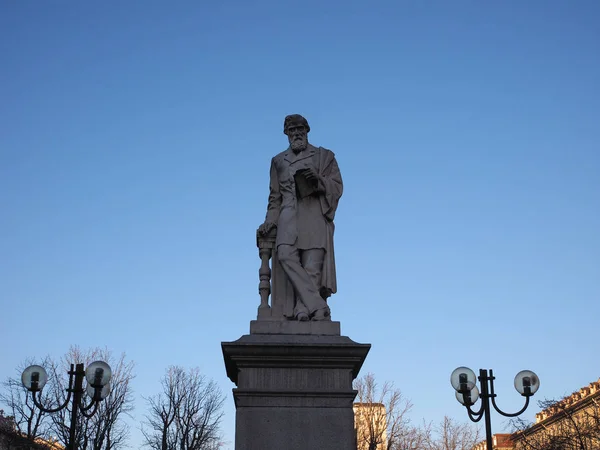 Памятник Фарине в Турине — стоковое фото