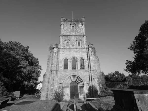 St Mary kyrkan i Chepstow, svart och vitt — Stockfoto