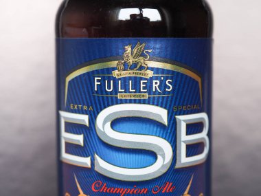 Londra - Aralık 2019: Fuller 's Esb bira tabelası
