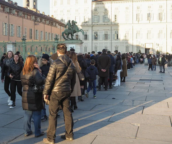 People queueing for the free visit to museums — Stock Photo, Image