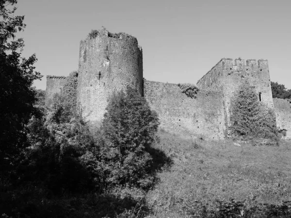 Chepstow slott ruiner i Chepstow, svart och vitt — Stockfoto