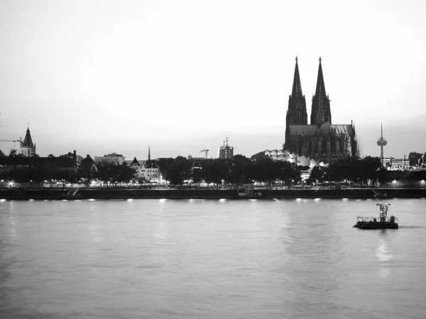 Blick auf Köln, schwarz-weiß — Stockfoto