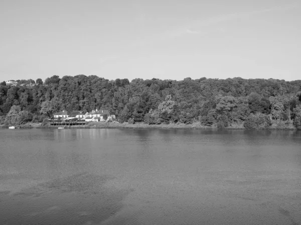 River Wye in Chepstow, black and white — ストック写真