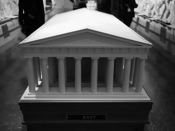 Parthenon model at British Museum in London, black and white — Stock Photo, Image