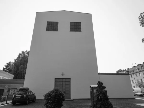 Aachen 'deki Fronleichnamskirche (Corpus Christi Kilisesi), siyah ve — Stok fotoğraf