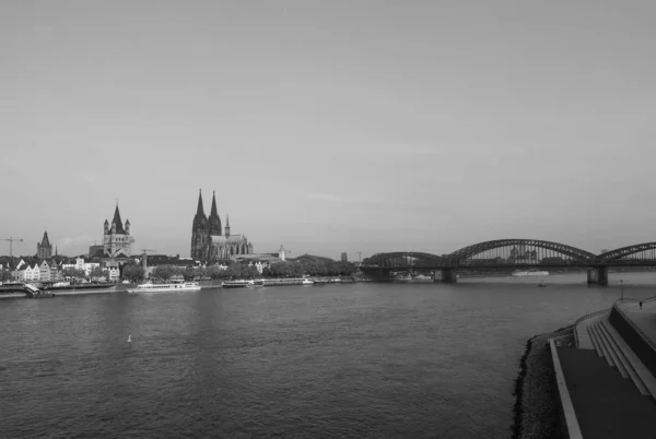 Vista da cidade de Koeln, preto e branco — Fotografia de Stock