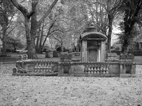 Soane Mausoleum in Londen, zwart-wit — Stockfoto