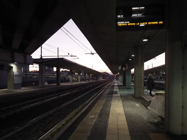 トリノの夜のトリノ駅 — ストック写真