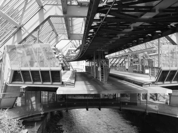 Wuppertaler Schwebebahn (Wuppertal Suspension Railway), svart och — Stockfoto