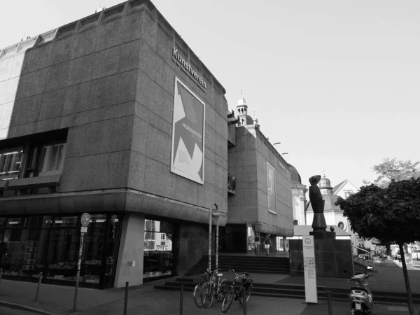 Kunsthalle in Duesseldorf, black and white — 스톡 사진