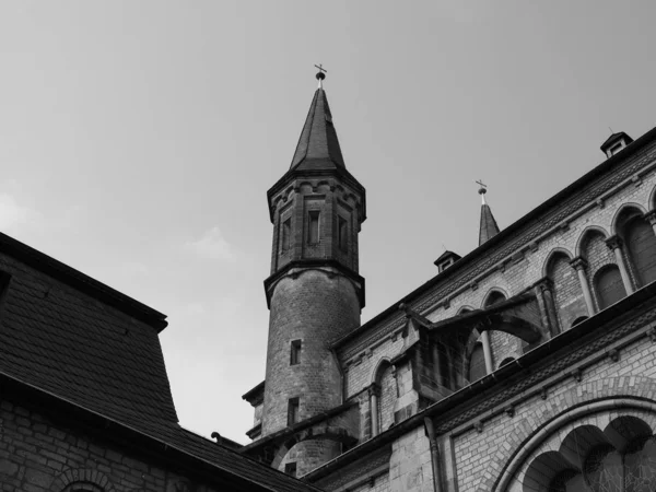 Bonner Muenster (Bonn Minster) basílica igreja em Bonn, preto e — Fotografia de Stock