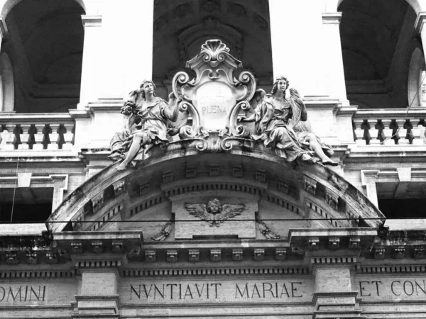 Церковь Святой Аннунциаты в Турине, черно-белая — стоковое фото