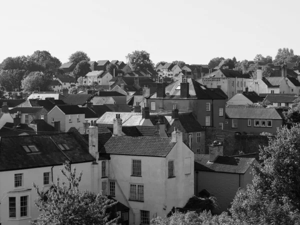 Typisch Brits stadsdaklandschap, zwart-wit — Stockfoto