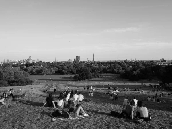 Primrose Hill v Londýně, černobílá — Stock fotografie