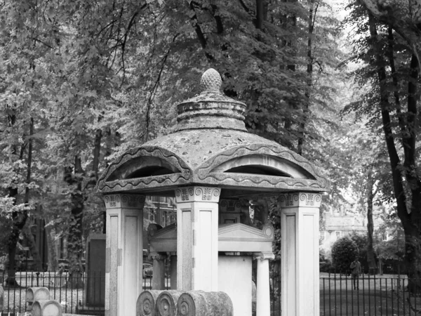 Soane Mausoleum v Londýně, černobílé — Stock fotografie