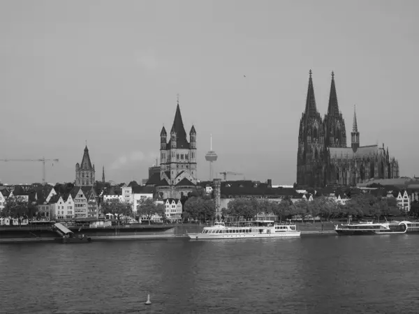 Vista da cidade de Koeln, preto e branco — Fotografia de Stock