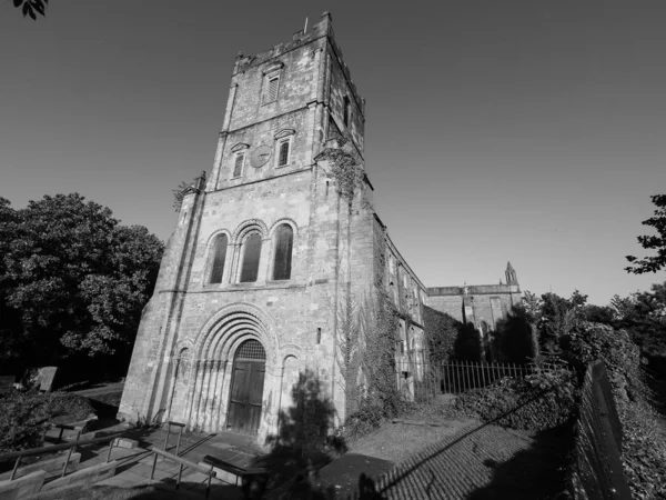 St Mary kerk in Chepstow, zwart-wit — Stockfoto