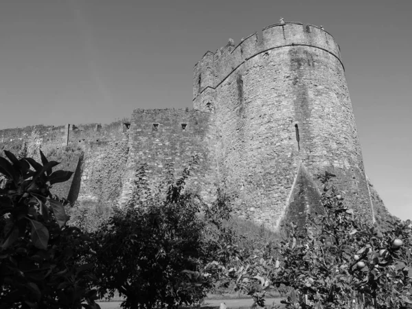 Chepstow slott ruiner i Chepstow, svart och vitt — Stockfoto