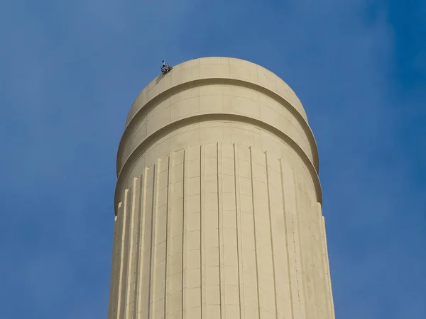 巴特西发电站烟囱在伦敦 — 图库照片