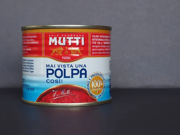 PARMA - JAN 2020: O tomate Mutti pode — Fotografia de Stock