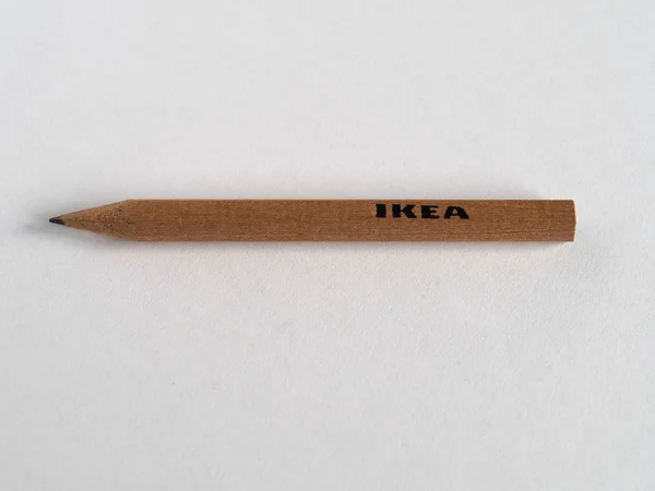 STOCKHOLM - DEC 2019: Semnul Ikea pe creion — Fotografie, imagine de stoc