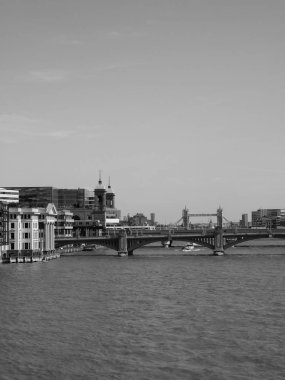 Londra 'da Thames Nehri, siyah beyaz