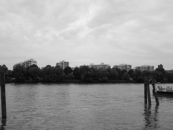 River Thames i London, svart och vitt — Stockfoto