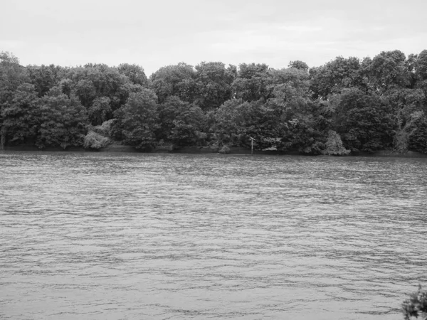 Sungai Thames di London, hitam dan putih — Stok Foto
