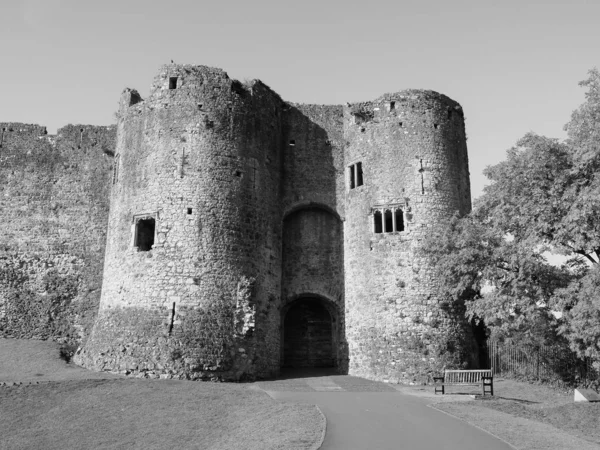 Kasteelruïne Chepstow in Chepstow, zwart-wit — Stockfoto