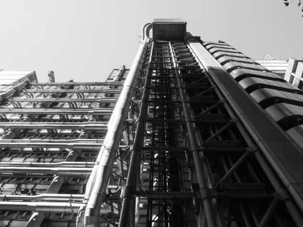 Edificio jalá en Londres, blanco y negro — Foto de Stock