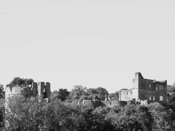 Château de Chepstow ruines à Chepstow, noir et blanc — Photo