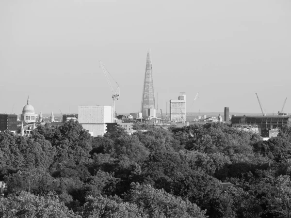 ロンドンのプリムローズ・ヒル黒と白 — ストック写真