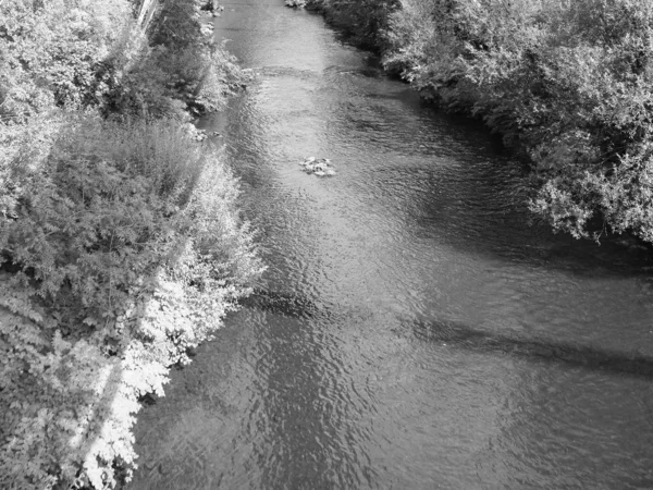 Ποταμός Wupper σε Wuppertal, μαύρο και άσπρο — Φωτογραφία Αρχείου