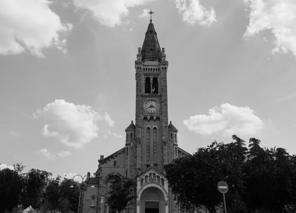 都灵Santa Rita da Cascia教堂，黑人和白人 — 图库照片