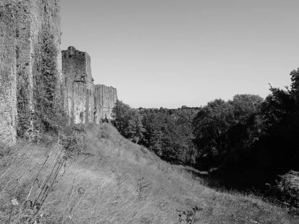 Chepstow slott ruiner i Chepstow, svart och vitt — Stockfoto