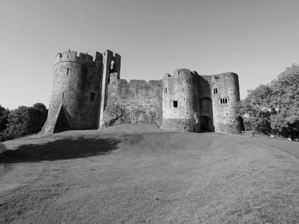 Chepstow Burgruine in chepstow, schwarz und weiß — Stockfoto