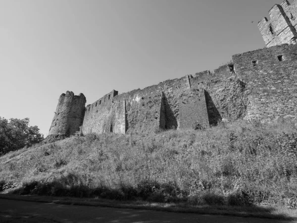 Castillo de Chepstow ruinas en Chepstow, blanco y negro — Foto de Stock