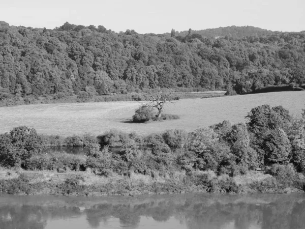 Widok na wieś w Chepstow, czarno-biały — Zdjęcie stockowe