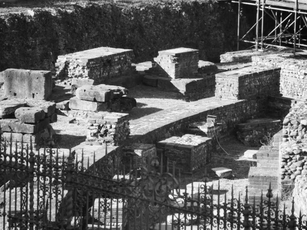 Rovine del Teatro Romano di Torino, in bianco e nero — Foto Stock