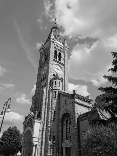 Santa Rita da Cascia Kilisesi Torino 'da, siyah beyaz — Stok fotoğraf