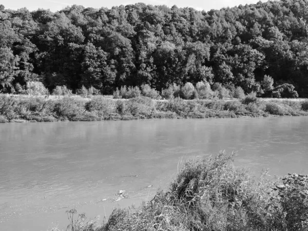 Річка Вай у Тінтерні, чорно-біле — стокове фото