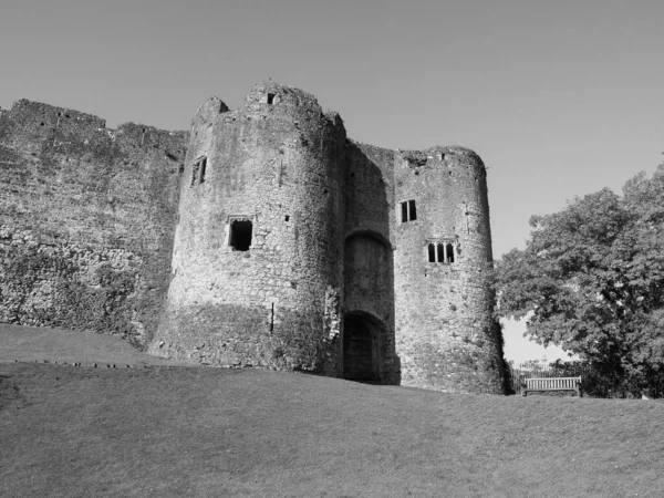 Castillo de Chepstow ruinas en Chepstow, blanco y negro — Foto de Stock