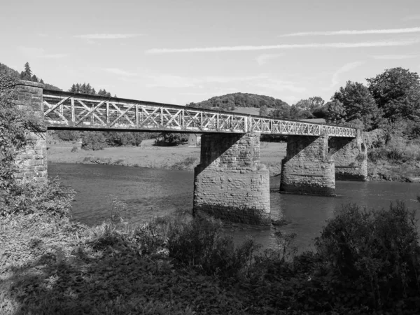 Řeka Wye v Tintern, černá a bílá — Stock fotografie