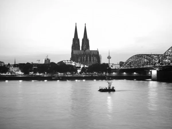 Blick auf Köln, schwarz-weiß — Stockfoto