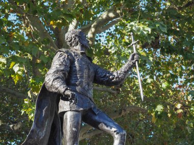 Londra 'da Olivier heykeli