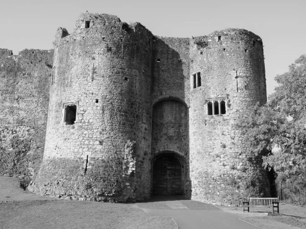 Chepstow Burgruine in chepstow, schwarz und weiß — Stockfoto