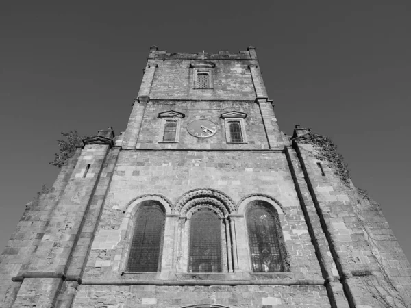 St Mary kyrkan i Chepstow, svart och vitt — Stockfoto