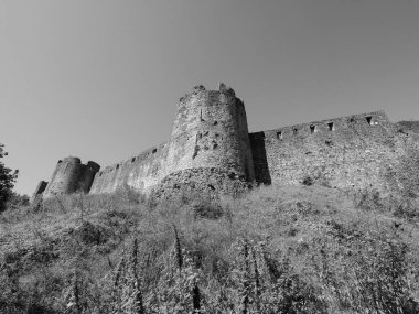 Chepstow Kalesi Harabeleri (Castell Cas-gwent in Welsh), Chepstow, Uk in black and white