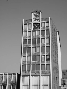 Rathaus (belediye binası anlamına gelir) Dueren, Almanya 'da siyah beyaz